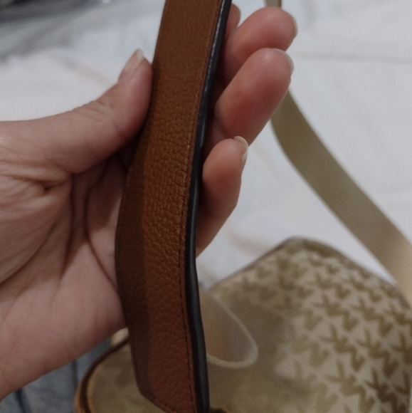 MICHAEL KORS CROSSBODY BAG BROWN/GOLD SIGNATURE - Picture 6 of 6